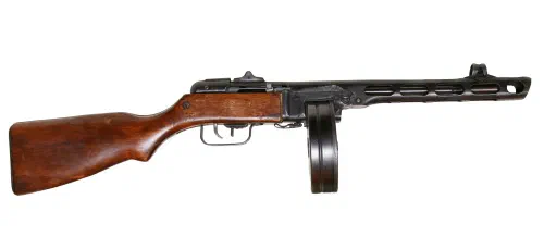 Subfusil PPSh-41 soviético con cargador de tambor