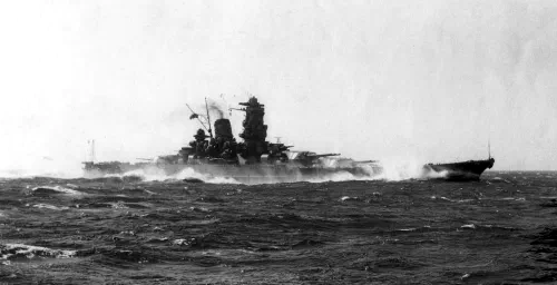 Acorazado Yamato durante pruebas de mar en el estrecho de Bungo, octubre de 1941