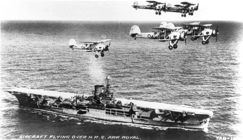 El portaaviones HMS Ark Royal