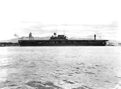 USS Enterprise (CV-6) en Pearl Harbor, marzo de 1942