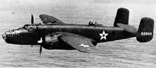 Bombardero B-25 Mitchell en vuelo durante la Segunda Guerra Mundial