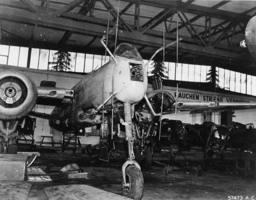 Heinkel He 219 Uhu capturado en el aeródromo de Bayreuth, Alemania, abril de 1945