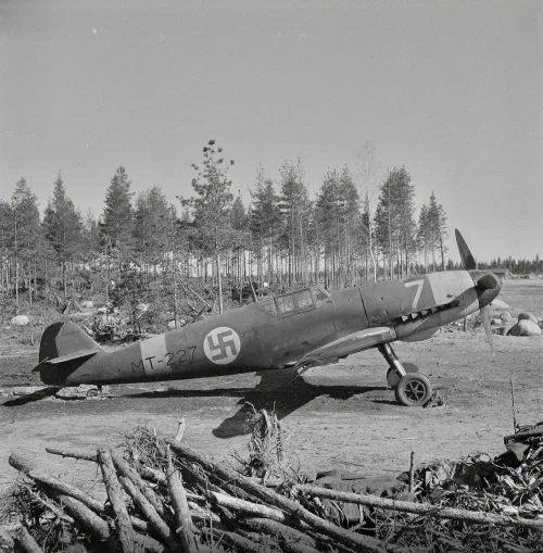 Messerschmitt Bf 109 G-2 de la fuerza aérea finlandesa en el aeródromo de Suulajärvi en 1944