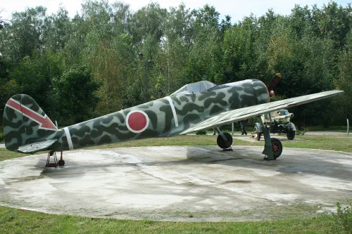 Nakajima Ki-43 Hayabusa expuesto en un museo, con las marcas del 54.º Sentai