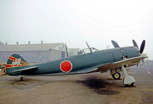 Nakajima Ki-84 Hayate con marcas del Ejército Imperial Japonés