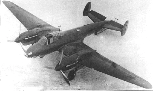 Bombardero soviético Petlyakov Pe-2 en un aeródromo