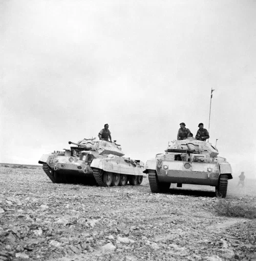 Tanques Crusader avanzando en el desierto occidental en noviembre de 1941