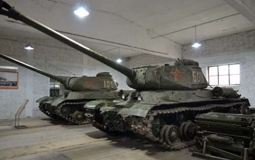 Tanque pesado IS-2 soviético en un museo