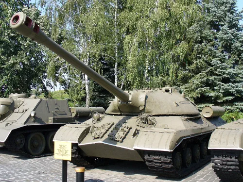 Tanque IS-3 soviético expuesto en Kiev