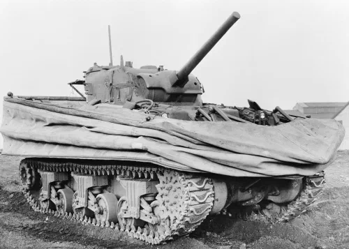 Tanque Sherman DD con la pantalla de flotación desplegada