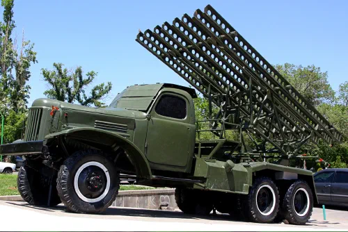 Lanzacohetes múltiple Katyusha BM-13 montado sobre camión