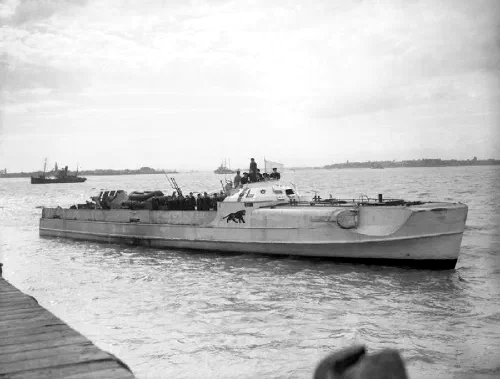 Schnellboot alemán S-204 rindiéndose en Felixstowe en mayo de 1945