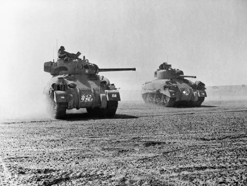 Tanques Sherman del 9.º Royal Lancers durante la batalla de El Alamein, 5 de noviembre de 1942