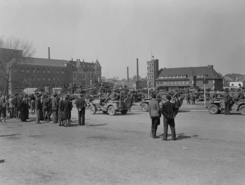 Rendición de tropas alemanas durante la reducción de la Bolsa del Ruhr en abril de 1945