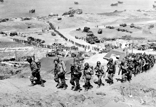 Tropas aliadas desembarcando en las playas de Normandía el 6 de junio de 1944