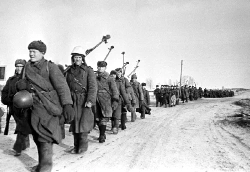 Soldados soviéticos en posición durante las batallas de Rzev en 1942