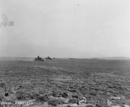 Tanques M3 Lee americanos de la 1.ª División Acorazada avanzando en el paso de Kasserine, Túnez, 20 de febrero de 1943