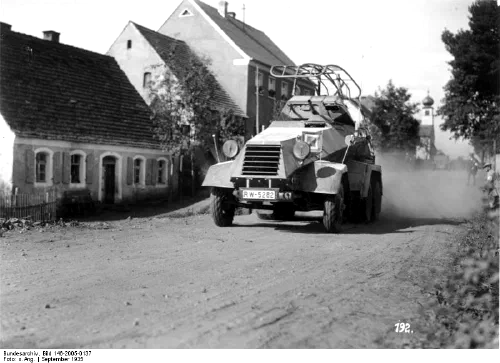 Vehículos blindados de la Wehrmacht durante las maniobras de otoño en Baviera, septiembre de 1935