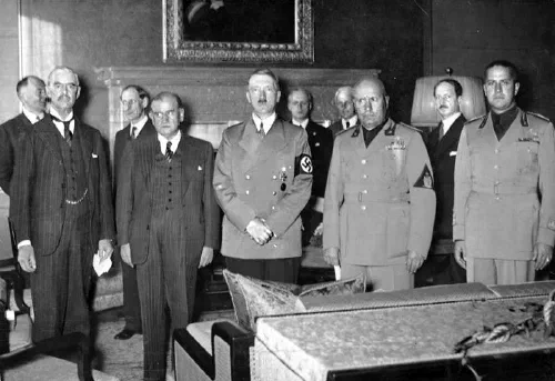 Chamberlain, Daladier, Hitler y Mussolini durante la firma del Acuerdo de Múnich, 29 de septiembre de 1938