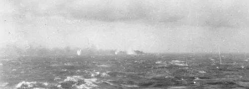 El acorazado alemán Bismarck en el mar