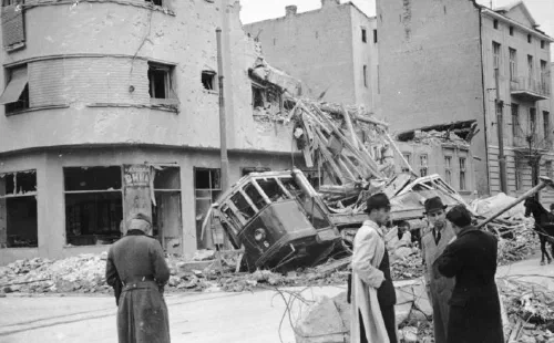 Belgrado en llamas durante el bombardeo alemán de abril de 1941