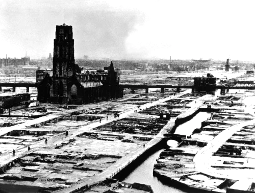 El centro de Rotterdam destruido tras el bombardeo de la Luftwaffe en mayo de 1940