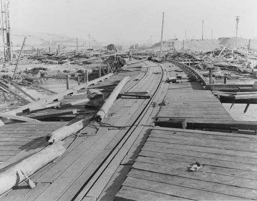 Destrucción en el depósito naval de Port Chicago tras la explosión del 17 de julio de 1944
