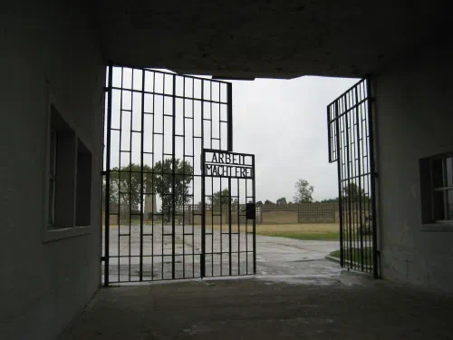 Puerta de entrada al campo de concentración de Sachsenhausen