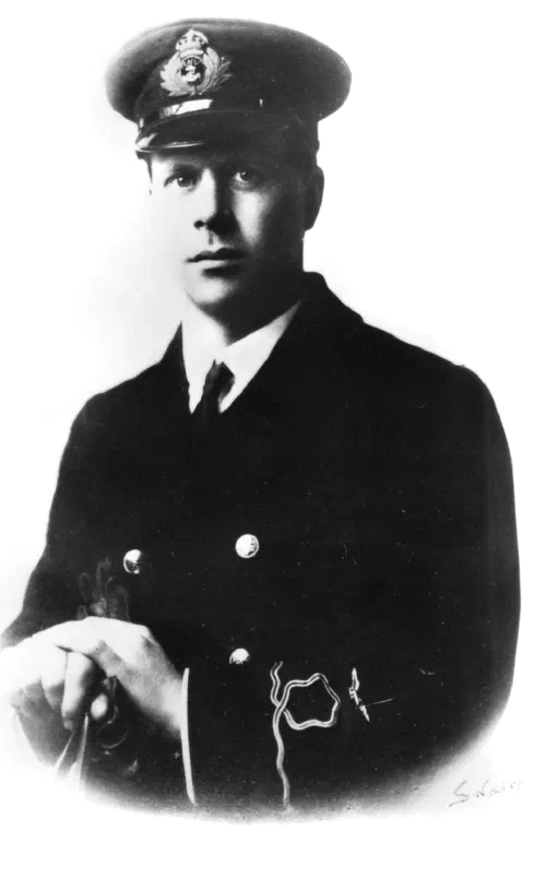 Barnes Wallis con uniforme de la Royal Naval Volunteer Reserve, hacia 1914