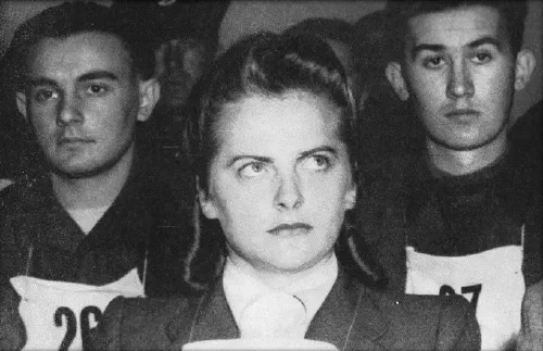 Irma Grese durante el juicio de Bergen-Belsen en septiembre de 1945