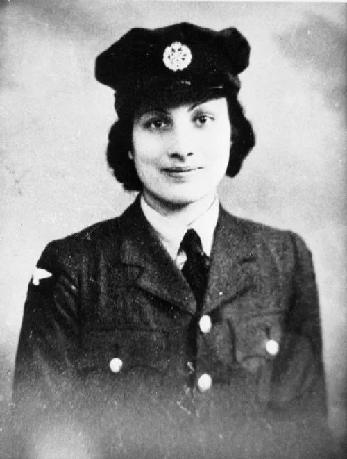 Noor Inayat Khan en uniforme de la WAAF