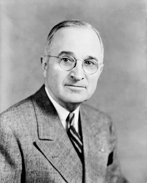 Retrato oficial de Harry S. Truman como presidente de Estados Unidos en 1945