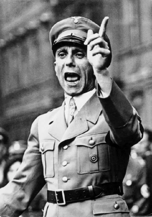 Joseph Goebbels pronunciando un discurso en Berlín en 1934