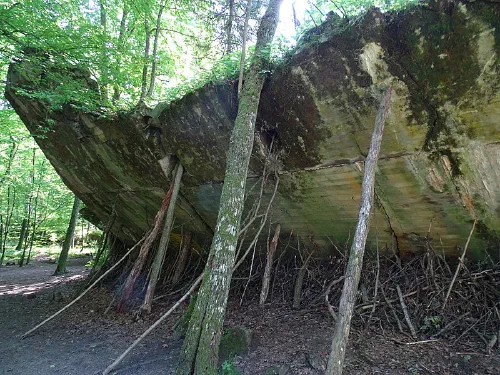 Ruinas de un búnker en la Guarida del Lobo (Wolfsschanze) en Kętrzyn, Polonia