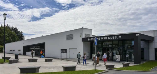 Exterior del Bastogne War Museum en Bélgica, museo interactivo sobre la batalla de las Ardenas