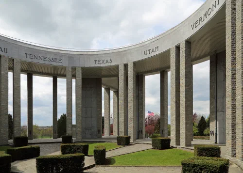 El memorial de Mardasson en Bastogne, monumento en forma de estrella dedicado a los soldados estadounidenses de la batalla de las Ardenas