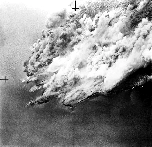 La isla de Pantelleria durante el bombardeo aliado de 1943