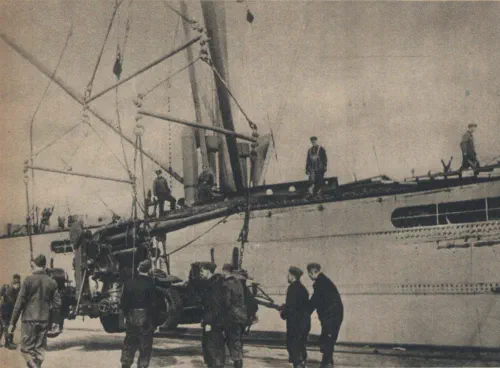 Tropas alemanas desembarcando en Noruega durante la invasión de 1940