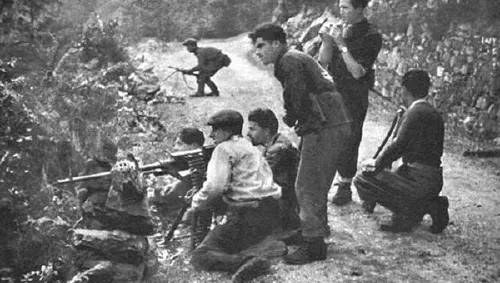 Partisanos italianos durante la liberación del norte de Italia en 1945